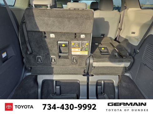 Used 2022 Toyota Sienna XLE image 26