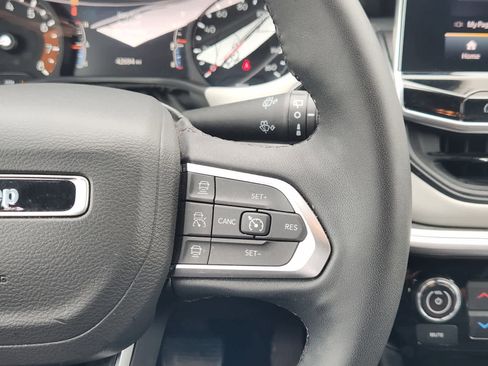 Used 2025 Jeep Compass Limited AWD/4WD image 29