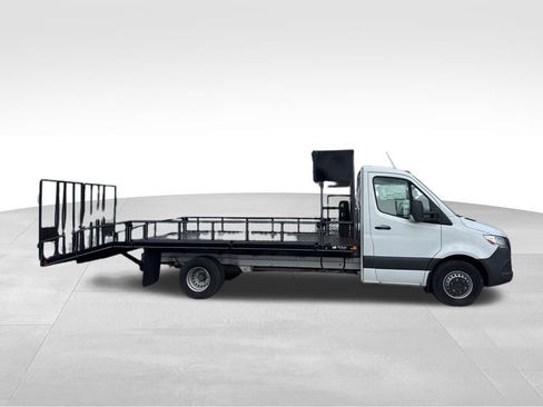 Used 2023 Mercedes-Benz Sprinter 4500 image 8