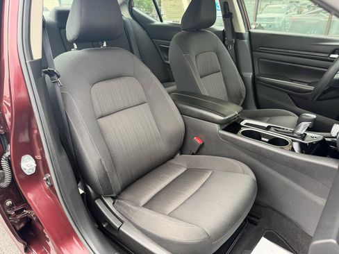 Used 2024 Nissan Altima 2.5 SV FWD image 17