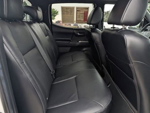 Used 2019 Toyota Tundra SR5 w/ SR5 Upgrade Package AWD/4WD image 30