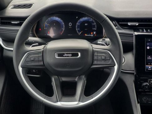 Used 2024 Jeep Grand Cherokee Laredo image 27