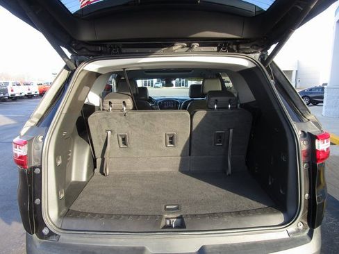 Used 2020 Chevrolet Traverse LT w/ LT Premium Package image 23