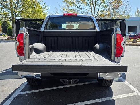 Used 2015 Toyota Tundra SR5 w/ SR5 Upgrade Package AWD/4WD image 31
