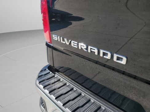 Used 2025 Chevrolet Silverado 1500 LT AWD/4WD image 30