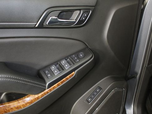 Used 2018 Chevrolet Suburban Premier image 25