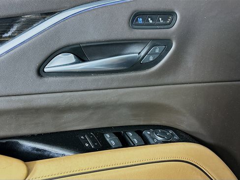 Used 2021 Cadillac Escalade Premium Luxury AWD/4WD image 14