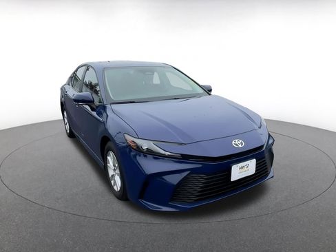 Used 2025 Toyota Camry LE image 3