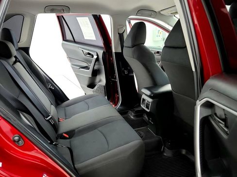 Certified 2022 Toyota RAV4 LE AWD/4WD image 18