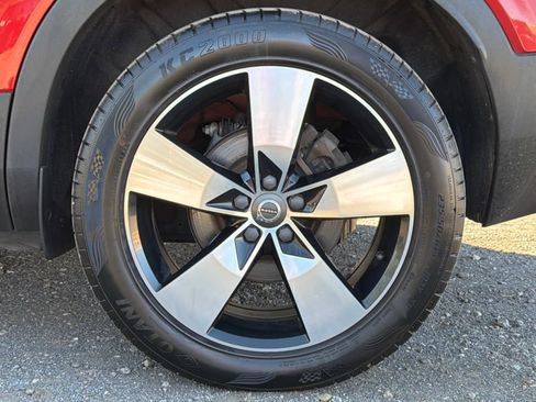 Used 2019 Volvo XC40 T5 Momentum image 29