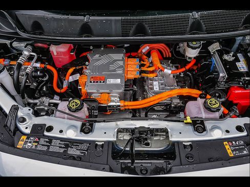 Used 2023 Chevrolet Bolt LT w/ Infotainment Package FWD image 27
