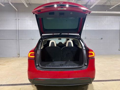Used 2018 Tesla Model X 75D image 36