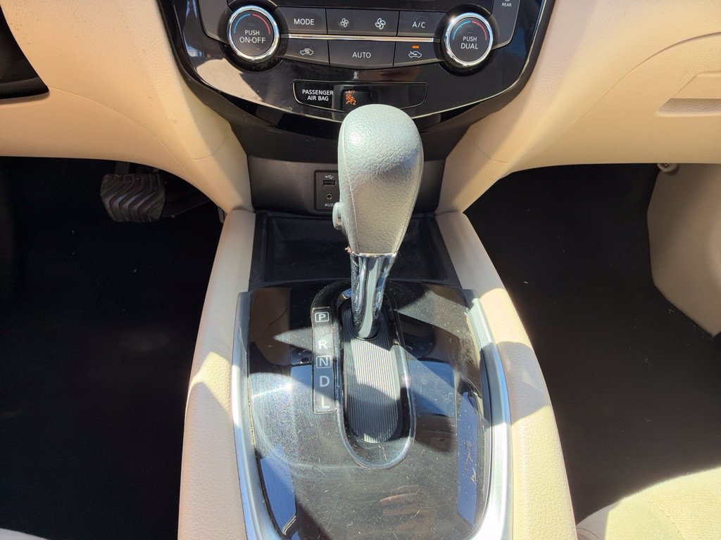 Used 2016 Nissan Rogue SV FWD image 15