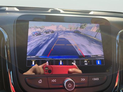 Used 2022 Chevrolet Equinox RS w/ Infotainment Package image 27