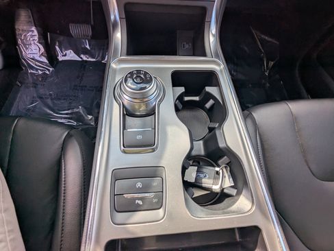 Used 2022 Ford Edge Titanium image 24