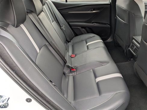 Used 2025 Toyota Camry SE image 33