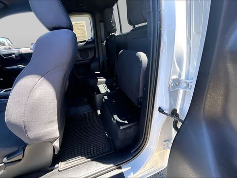 Certified 2019 Toyota Tacoma TRD Off-Road AWD/4WD image 20