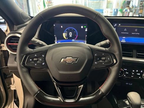 Used 2026 Chevrolet Trax RS FWD image 10