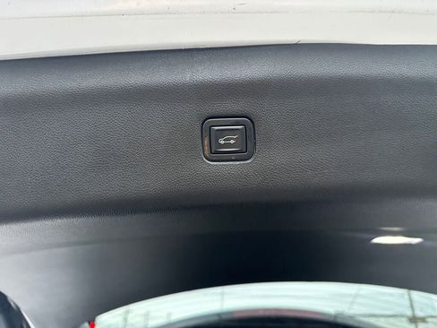 Used 2020 Buick Enclave Premium w/ Sun and Sites Package image 38