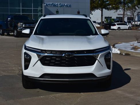 New 2026 Chevrolet Trax LT w/ Driver Confidence Package image 2