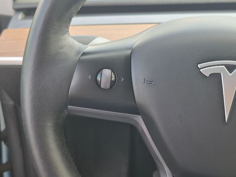 Used 2022 Tesla Model Y Long Range AWD/4WD image 19