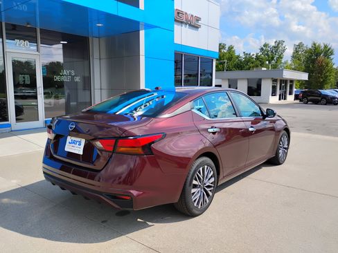 Used 2025 Nissan Altima 2.5 SV FWD image 7