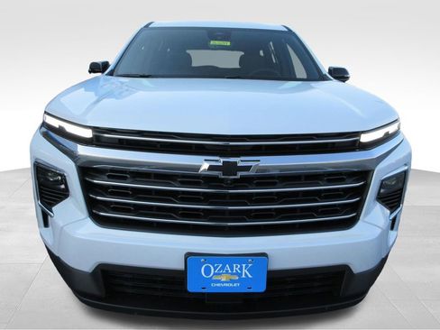 New 2026 Chevrolet Traverse LT w/ Sun and Wheel Package FWD image 9