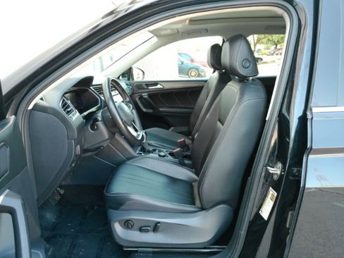 Used 2023 Volkswagen Tiguan SE w/ Panoramic Sunroof Package AWD/4WD image 12
