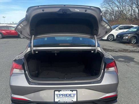 Used 2023 Hyundai Elantra SEL w/ Preferred Accessory Package image 25