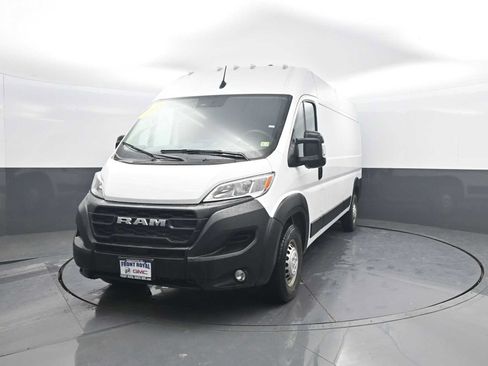 Used 2025 RAM ProMaster 2500 w/ Convenience Group FWD image 3