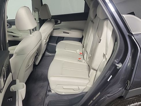 Used 2025 Kia Sorento S image 17