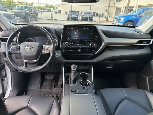 Used 2022 Toyota Highlander XLE image 15