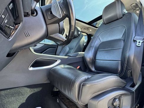 Used 2017 Jaguar F-PACE S image 23