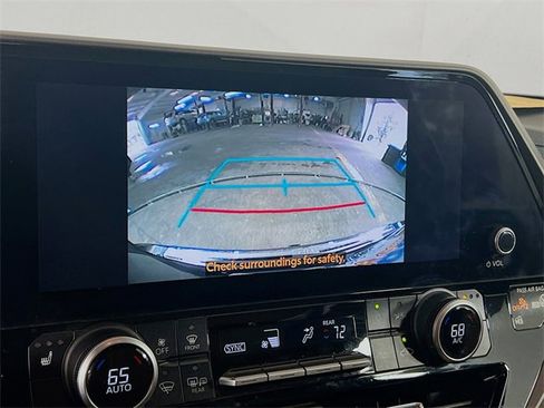 Used 2023 Toyota Highlander XLE image 13