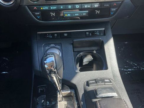 Used 2013 Lexus ES 300h w/ Luxury Pkg FWD image 39
