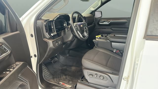Used 2024 Chevrolet Silverado 1500 LT AWD/4WD image 6