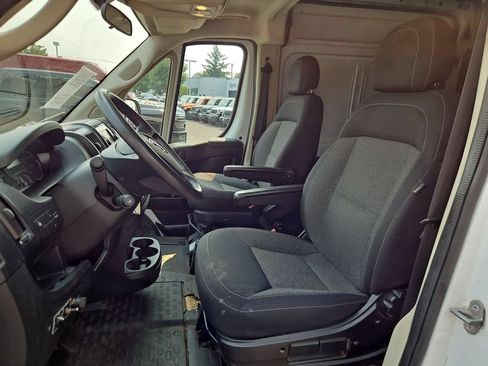 Used 2018 RAM ProMaster 2500 w/ Premium Appearance Group FWD image 12