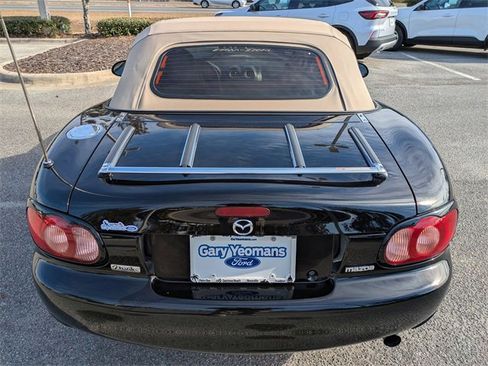 Used 2003 MAZDA MX-5 Miata Base image 5