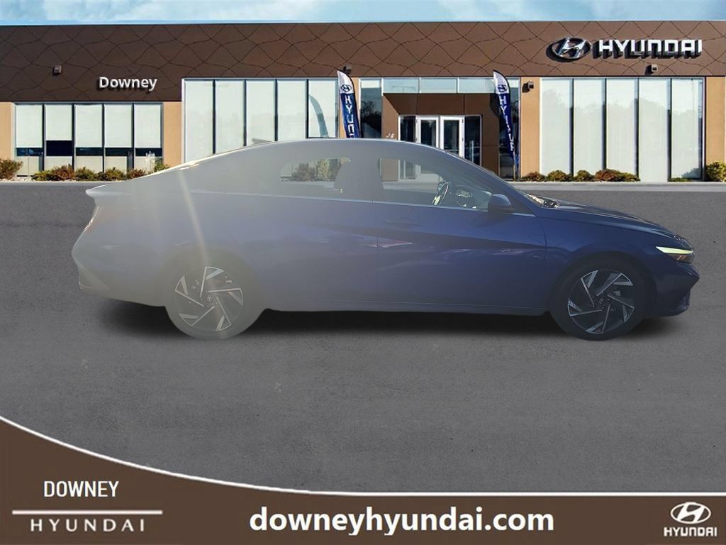Used 2025 Hyundai Elantra SEL FWD image 6