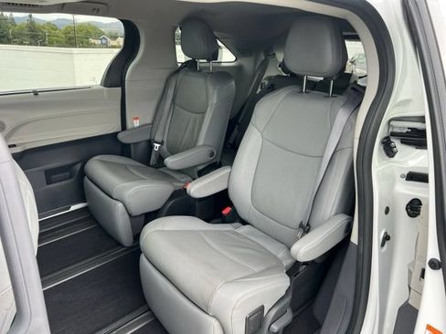 Used 2024 Toyota Sienna Limited AWD/4WD image 15