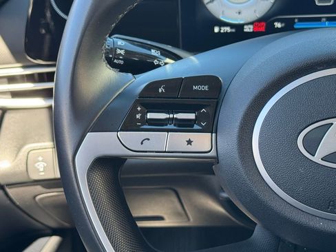 Used 2025 Hyundai Elantra Limited image 17