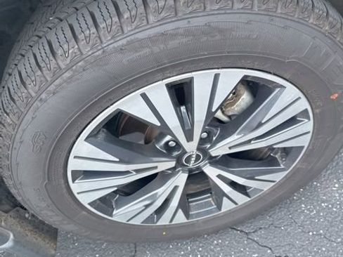Used 2023 Nissan Rogue SV w/ SV Premium B Package FWD image 22