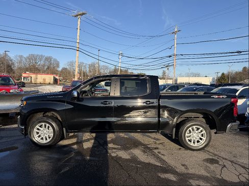Used 2022 Chevrolet Silverado 1500 LT AWD/4WD image 2