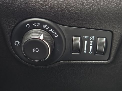Used 2025 Jeep Compass Limited w/ Elite Group AWD/4WD image 27