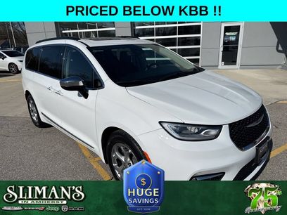 Used 2023 Chrysler Pacifica Limited