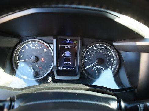 Used 2019 Toyota Tacoma TRD Sport image 31