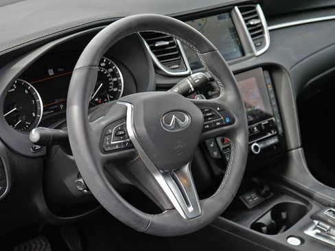 Used 2025 INFINITI QX55 Essential image 8