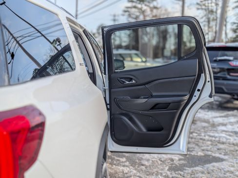 Used 2022 GMC Acadia SLT w/ LPO, Floor Liner Package image 44