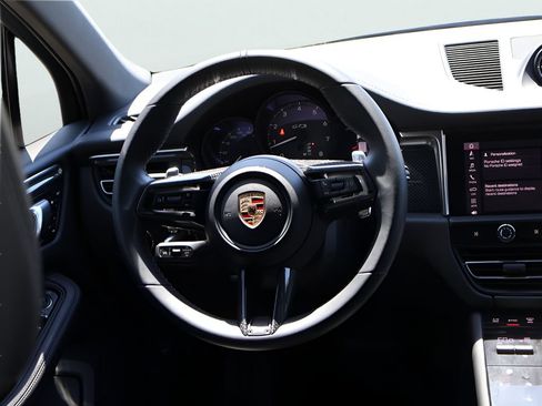 Certified 2025 Porsche Macan GTS AWD/4WD image 21
