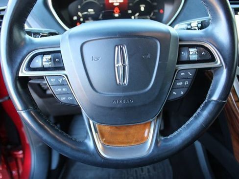 Used 2019 Lincoln Nautilus Select image 11
